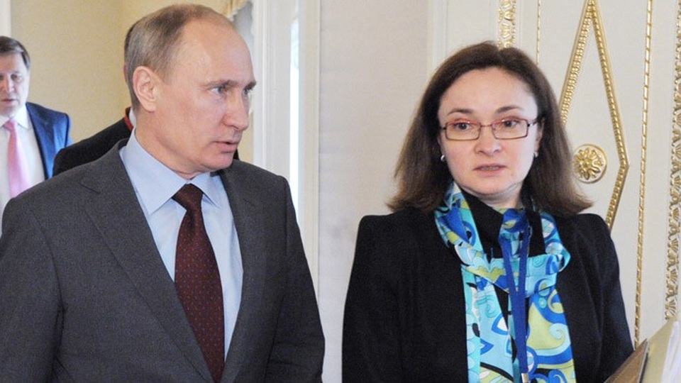 Ai sẽ đi cùng ông Putin vào Điện Kremlin sau chiến thắng vang dội? - 5 Tổng thống Putin và bà Elvira Nabiullina (Ảnh: RIA)