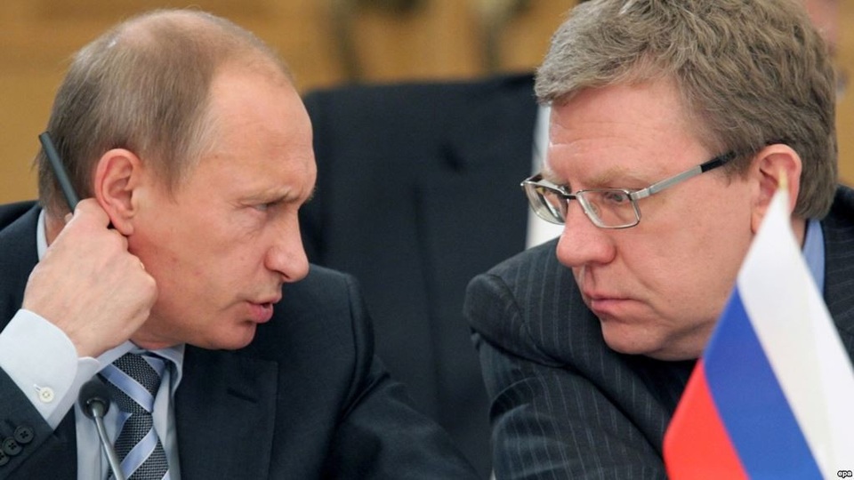 Ai sẽ đi cùng ông Putin vào Điện Kremlin sau chiến thắng vang dội? - 6 Ông Putin và cựu Bộ trưởng Tài chính Nga Aleksei Kudrin (Ảnh: EPA)