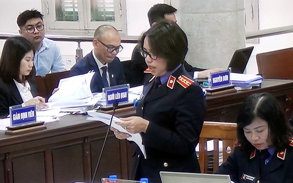 Cách ly ông Đinh La Thăng để xét hỏi các đồng phạm - 1
Đại diện Viện kiểm sát công bố cáo trạng