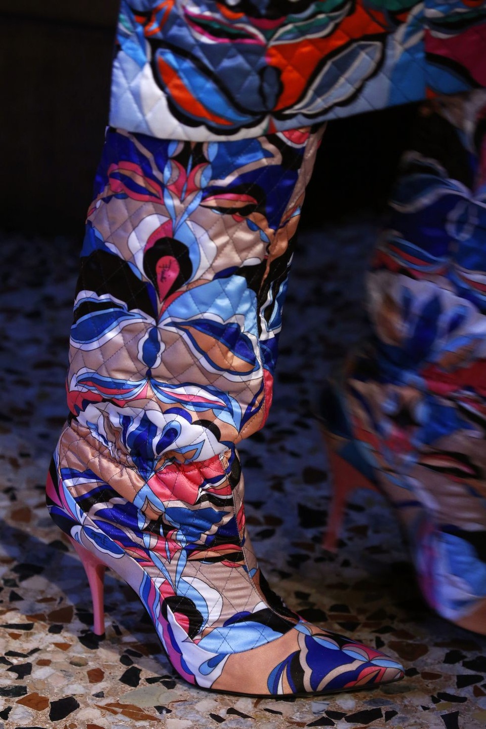 Những mẫu giày dép sành điệu tại tuần lễ thời trang Milan - 15
Emilio Pucci