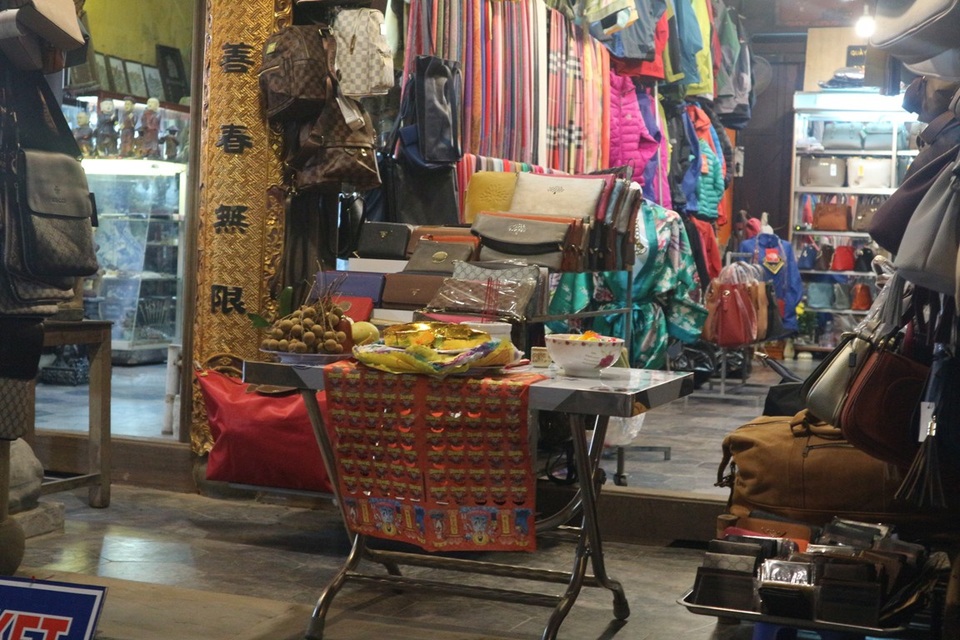 Người dân và du khách hào hứng thả hoa đăng trong đêm Nguyên tiêu - 11 Mâm cúng đêm Nguyên tiêu