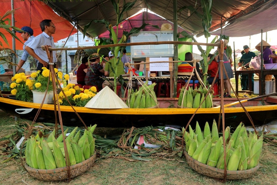 Hơn 10.000 trái bắp sẽ phục vụ du khách trong “Ngày hội bắp nếp” - 2