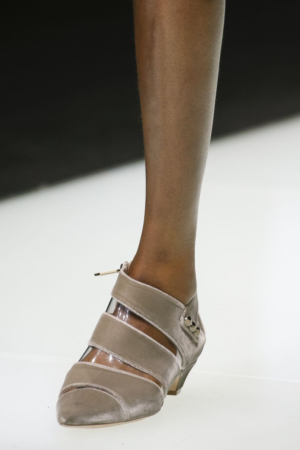 Những mẫu giày dép sành điệu tại tuần lễ thời trang Milan - 4
Giorgio Armani