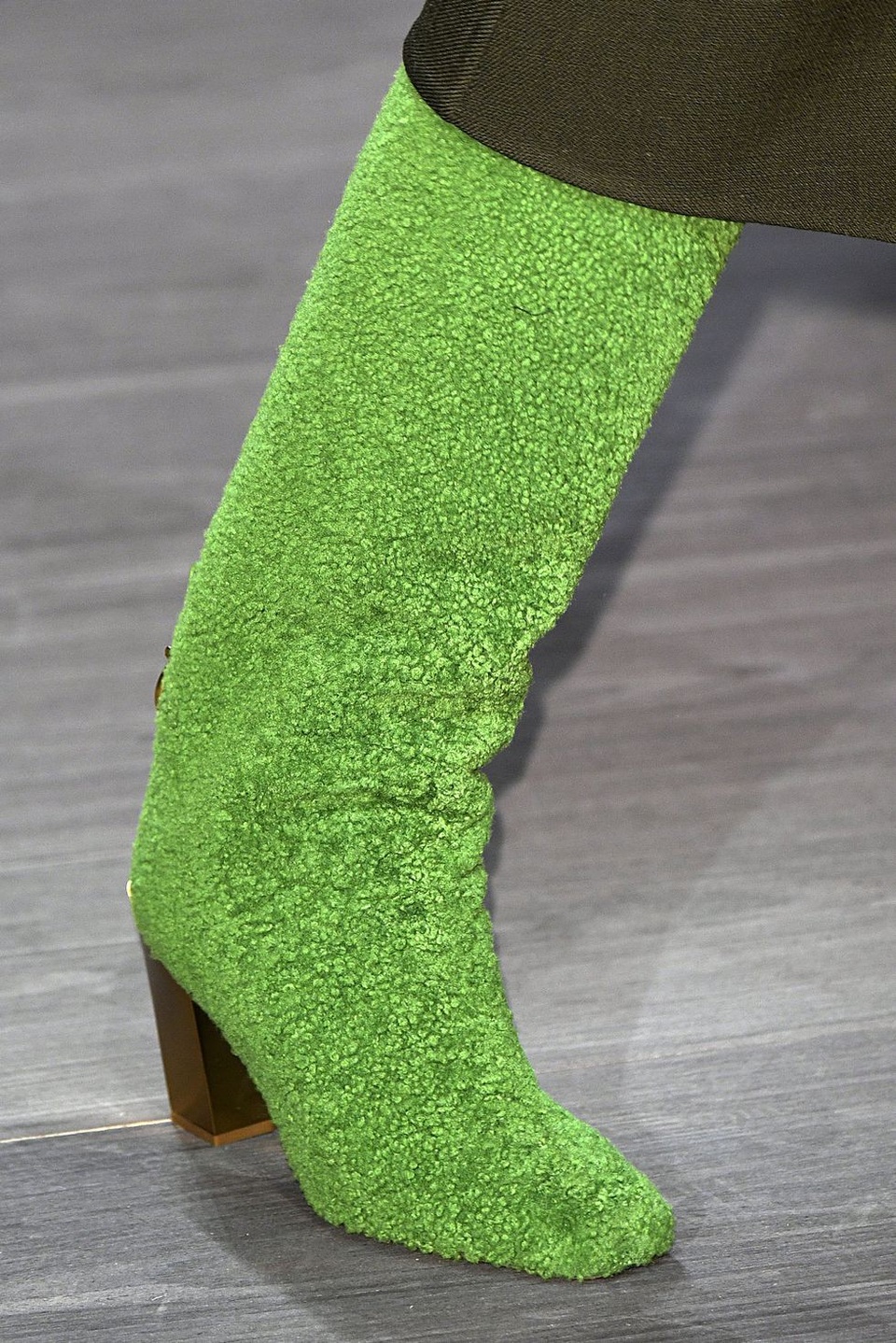 Những mẫu giày dép sành điệu tại tuần lễ thời trang Milan - 7
Salvatore Ferragamo