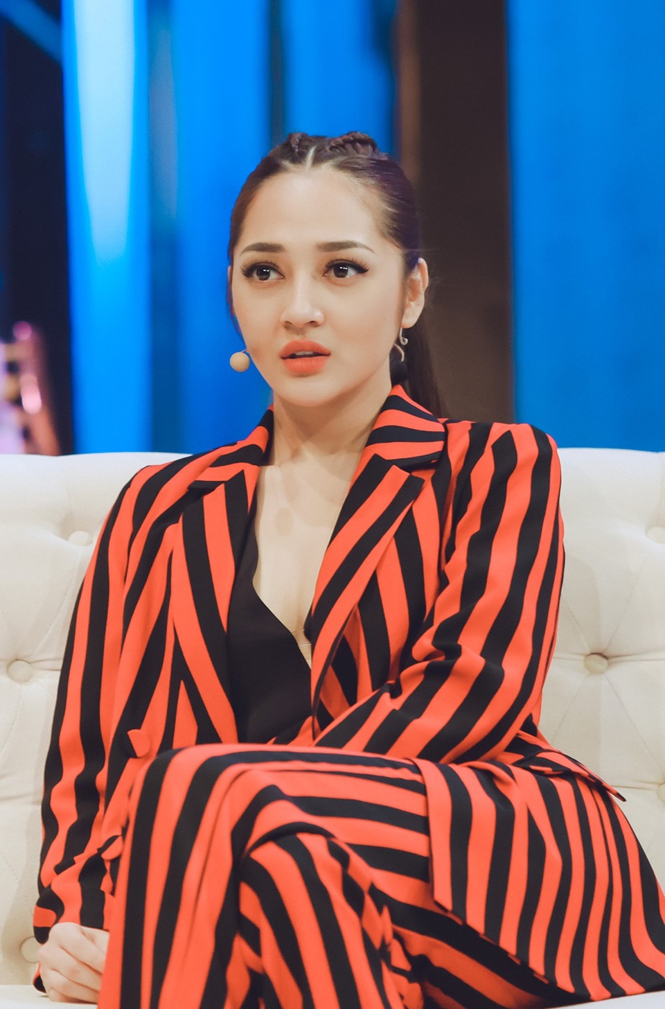 Bố mẹ ly dị vì người thứ 3 khiến Bảo Anh cẩn trọng hơn khi yêu - 2 Bảo Anh nói cô vốn là người yêu say đắm, điên dại, yêu như đập đầu vào tường, yêu khi không thể nào yêu được nữa thì ngưng.