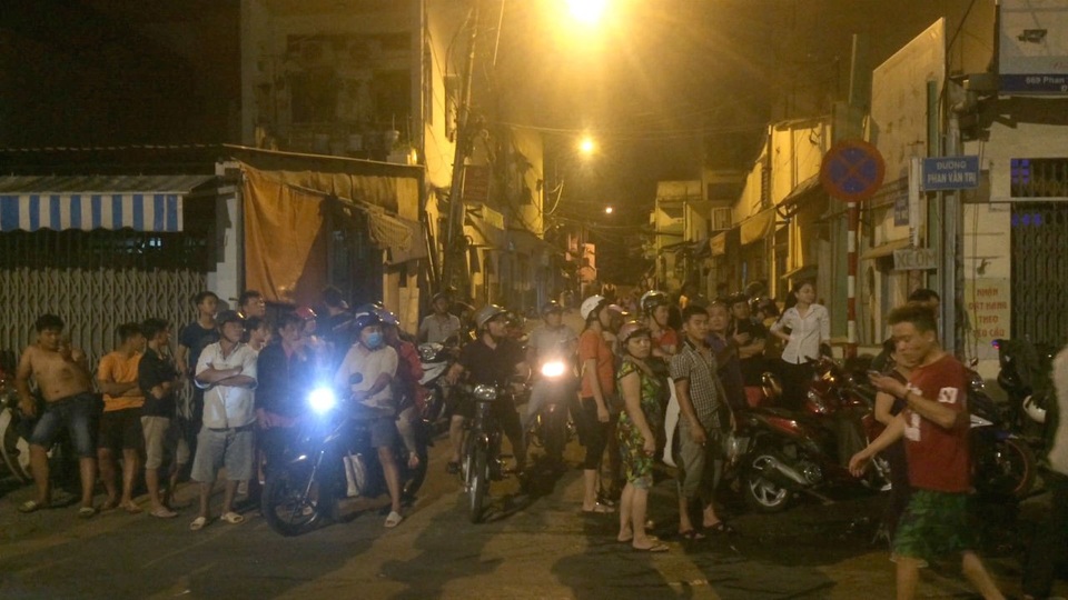 Xe ben tông hàng loạt xe máy, người bị thương nằm la liệt - 4
Vụ tai nạn khiến người dân bàng hoàng.