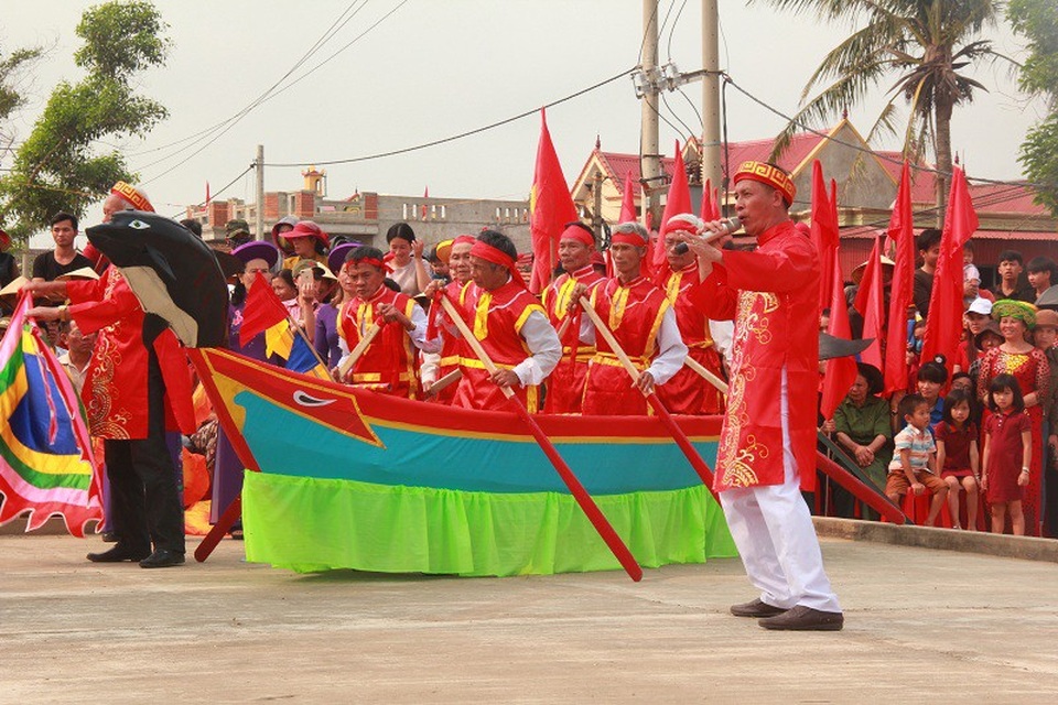 Quảng Bình: Độc đáo Lễ Cầu ngư của người dân làng biển - 8 Hò chèo cạn diễn ra tại Lễ Cầu ngư