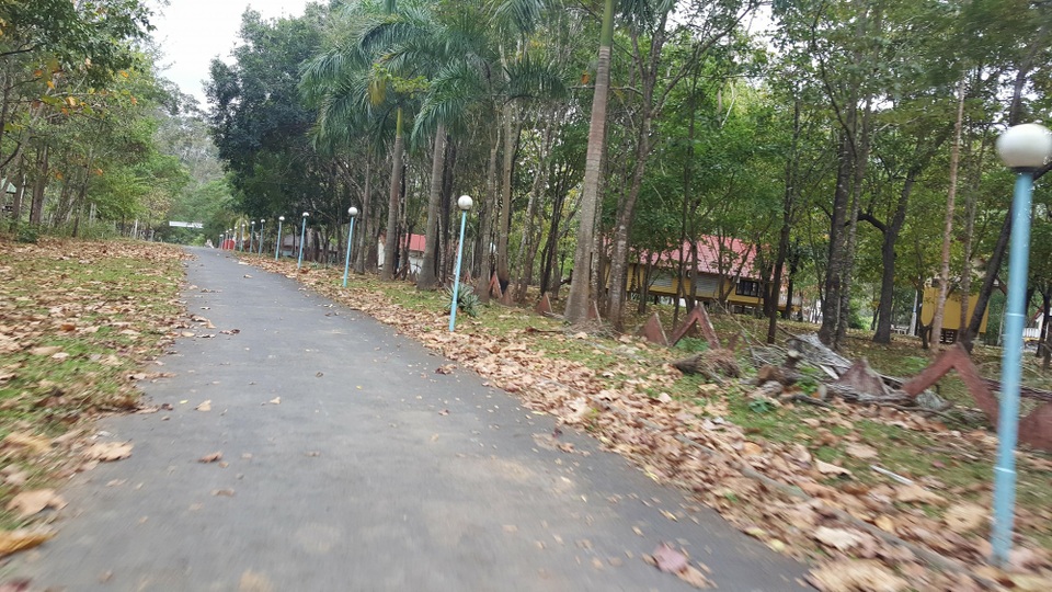 Cách hết chức vụ trong Đảng của cựu lãnh đạo Công ty Cao su Đắk Lắk - 1 Bên trong khu du lịch của Công ty Cổ phần Thương mại và Du lịch Bản Đôn được Dakruco đầu tư tiền tỷ nhưng thua lỗ nặng