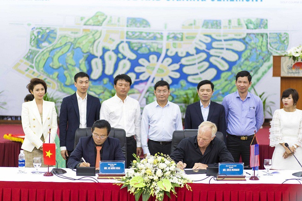 Huyền thoại golf thế giới Greg Norman đến Việt Nam thiết kế sân golf - 2 Ông Greg Norman ký hợp tác thiết kế sân golf với Công ty cổ phần Tập đoàn Trường Thịnh