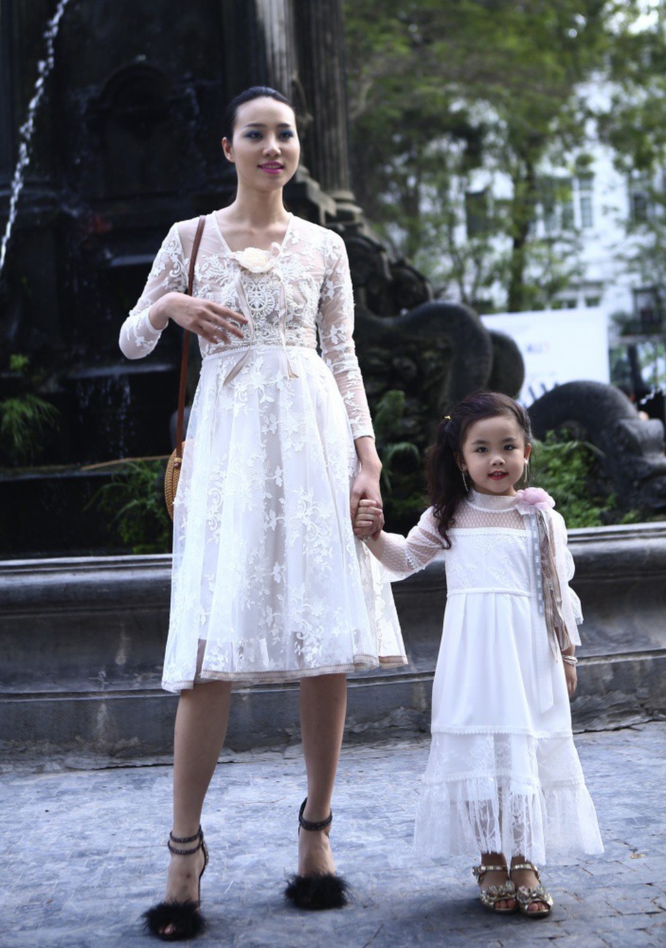 NTK Minh Hạnh đưa ngựa trắng lên sàn diễn Tuần lễ thời trang Việt Nam - Italia - 17 Những người mẫu hoá nàng thơ trong bộ sưu tập của anh.