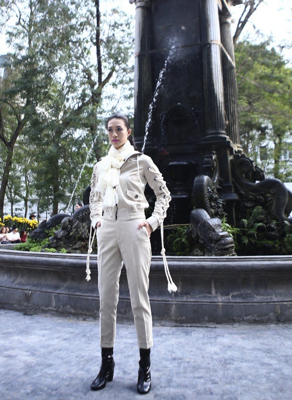 NTK Minh Hạnh đưa ngựa trắng lên sàn diễn Tuần lễ thời trang Việt Nam - Italia - 21 NTK Minh Hạnh đưa ngựa trắng lên sàn diễn Tuần lễ thời trang Việt Nam - Italia - 21