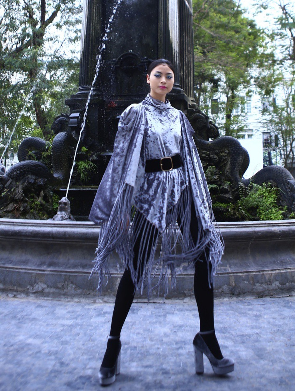 NTK Minh Hạnh đưa ngựa trắng lên sàn diễn Tuần lễ thời trang Việt Nam - Italia - 27 Vẻ đẹp cá tính, phá cách.