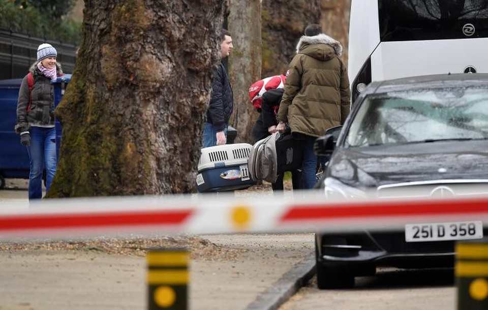 23 nhà ngoại giao Nga rời Đại sứ quán tại Anh sau lệnh trục xuất - 8 Cựu điệp viên Skripal từng hoạt động trong ngành tình báo Nga và bị buộc tội làm gián điệp hai mang cho Anh. Sau khi được phóng thích trong cuộc trao đổi điệp viên năm 2010, ông Skripal chuyển tới Anh sinh sống từ đó tới nay.