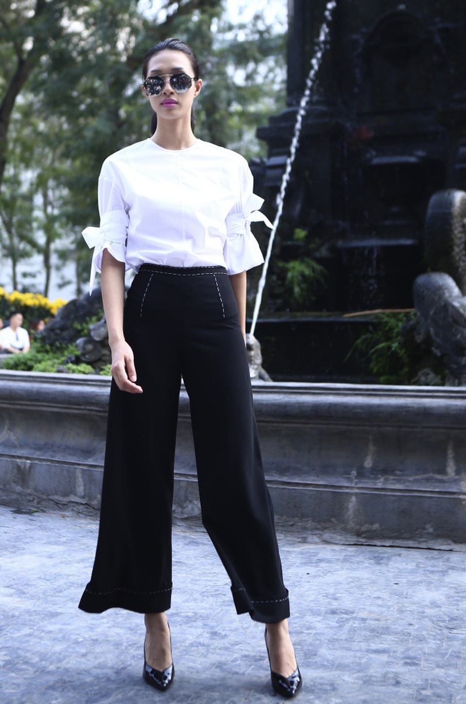 NTK Minh Hạnh đưa ngựa trắng lên sàn diễn Tuần lễ thời trang Việt Nam - Italia - 14 NTK Minh Hạnh đưa ngựa trắng lên sàn diễn Tuần lễ thời trang Việt Nam - Italia - 14