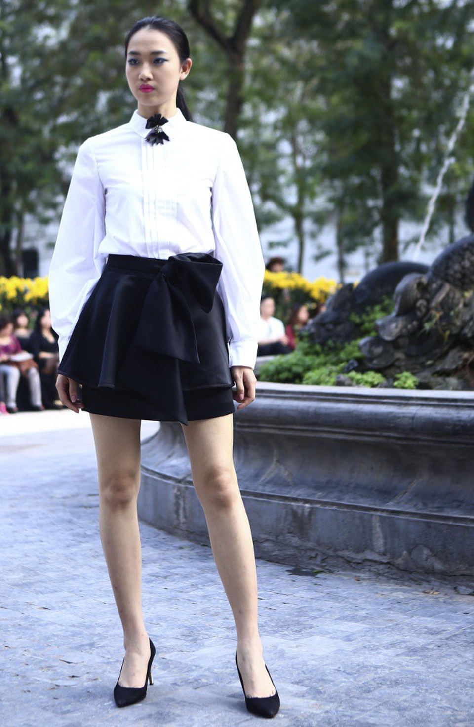 NTK Minh Hạnh đưa ngựa trắng lên sàn diễn Tuần lễ thời trang Việt Nam - Italia - 13 NTK Minh Hạnh đưa ngựa trắng lên sàn diễn Tuần lễ thời trang Việt Nam - Italia - 13