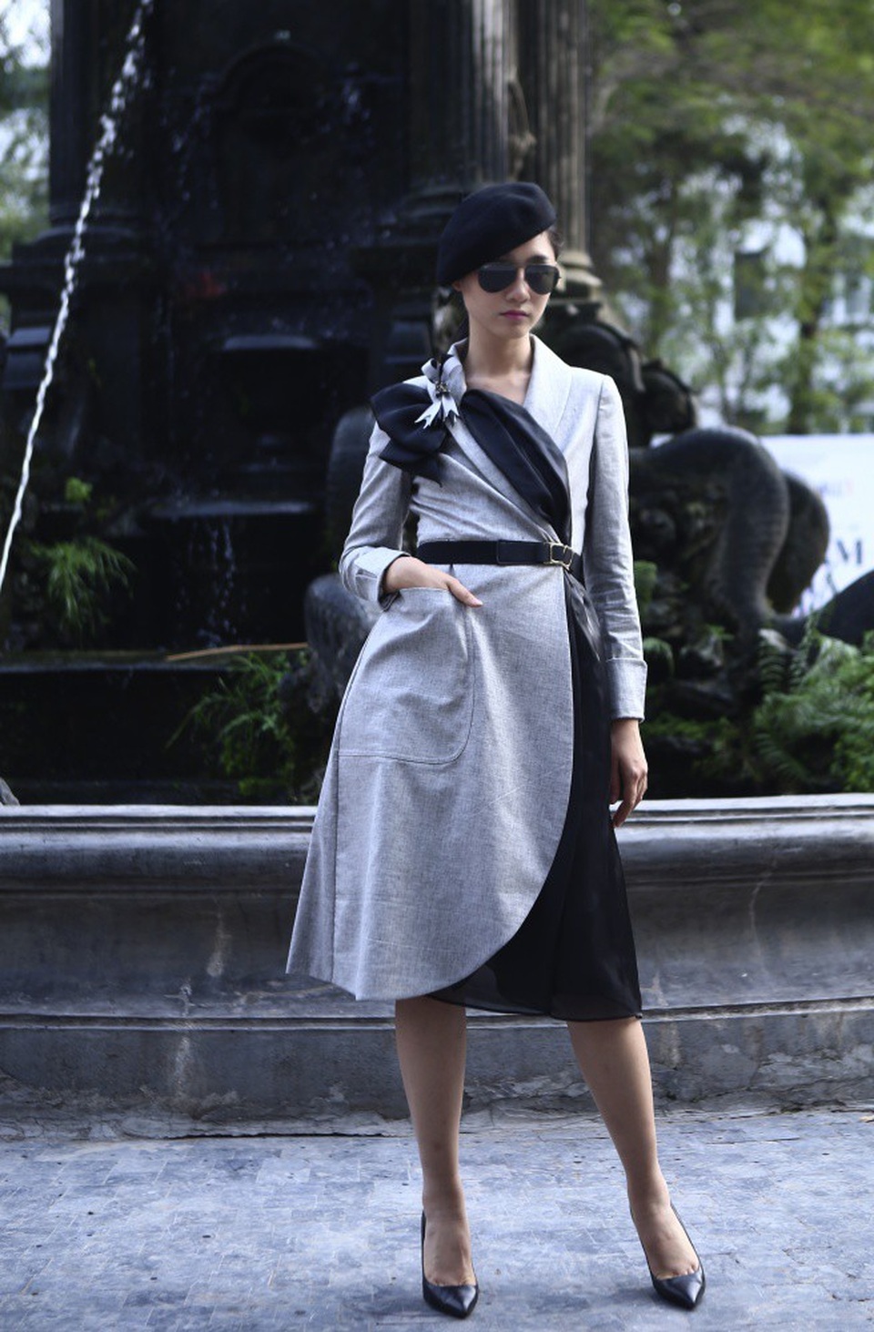 NTK Minh Hạnh đưa ngựa trắng lên sàn diễn Tuần lễ thời trang Việt Nam - Italia - 12 Chất liệu cotton tự nhiên và những chiếc nơ điểm xuyết làm cho BST trở nên mạnh mẽ.