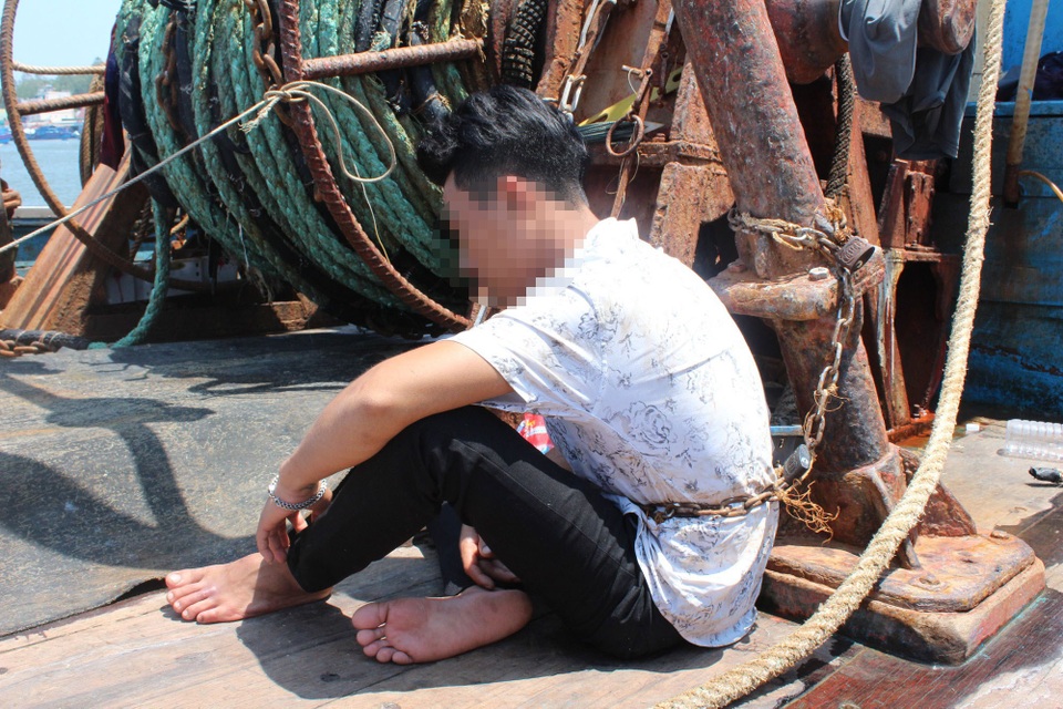 Giải cứu 4 thuyền viên bị chủ tàu trói bằng xích sắt - 1
Một ngư dân bị ông T. dùng xích sắt, dây thừng trói.