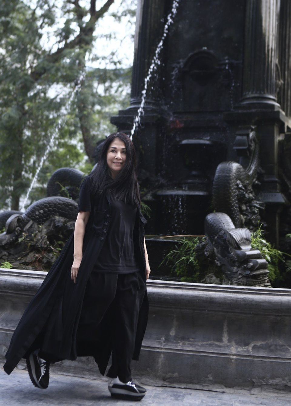 NTK Minh Hạnh đưa ngựa trắng lên sàn diễn Tuần lễ thời trang Việt Nam - Italia - 1 Ngay sau khi được Tổng thống Italia phong tặng Huân chương Hiệp sĩ, NTK Minh Hạnh lại khiến công chúng trầm trồ với bộ sưu tập tại Tuần lễ thời trang Việt Nam - Italia.