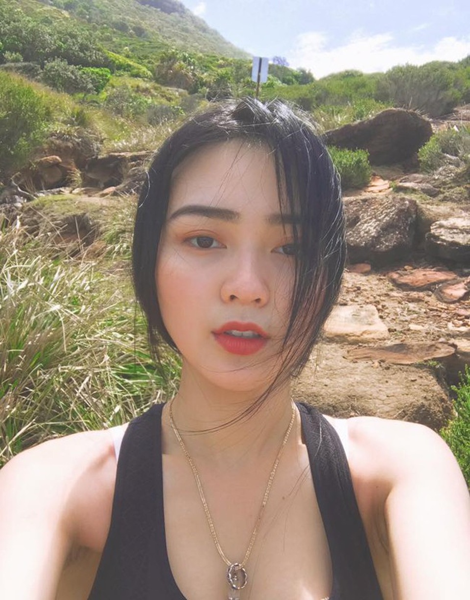 "Hot girl ảnh thẻ" rũ bỏ vẻ ngây thơ, gợi cảm bất ngờ sau 2 năm du học - 13 "Hot girl ảnh thẻ" rũ bỏ vẻ ngây thơ, gợi cảm bất ngờ sau 2 năm du học - 13