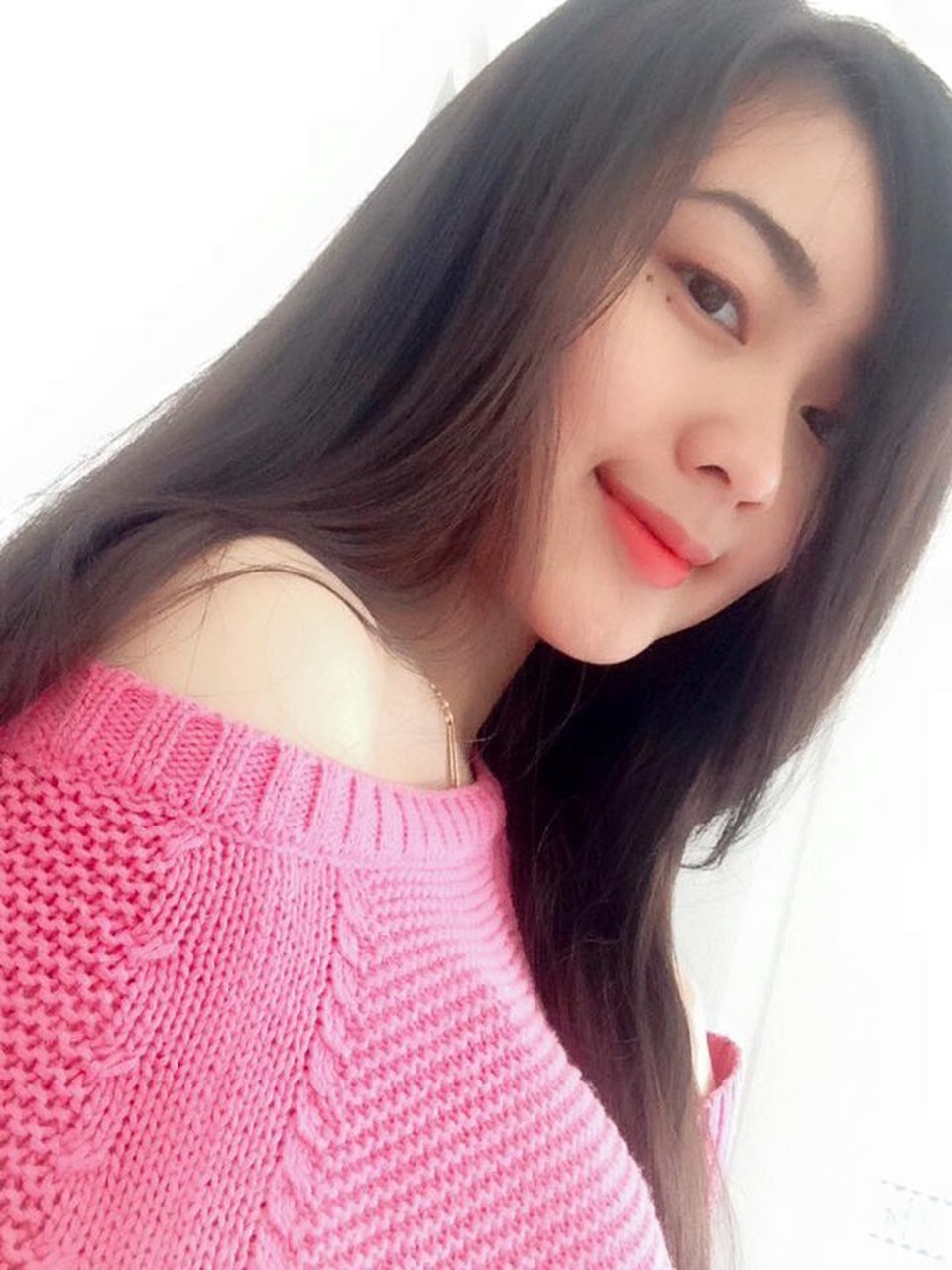 "Hot girl ảnh thẻ" rũ bỏ vẻ ngây thơ, gợi cảm bất ngờ sau 2 năm du học - 8 "Hot girl ảnh thẻ" rũ bỏ vẻ ngây thơ, gợi cảm bất ngờ sau 2 năm du học - 8