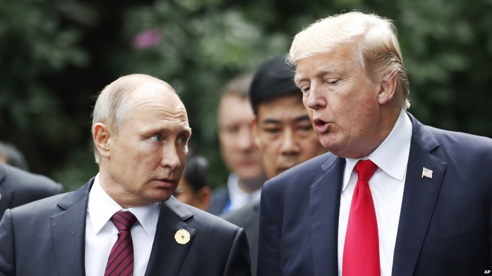 Nga lên tiếng việc Tổng thống Trump không chúc mừng ông Putin tái đắc cử - 1
Tổng thống Nga Vladimir Putin (trái) và người đồng cấp Mỹ Donald Trump (Ảnh: Reuters)