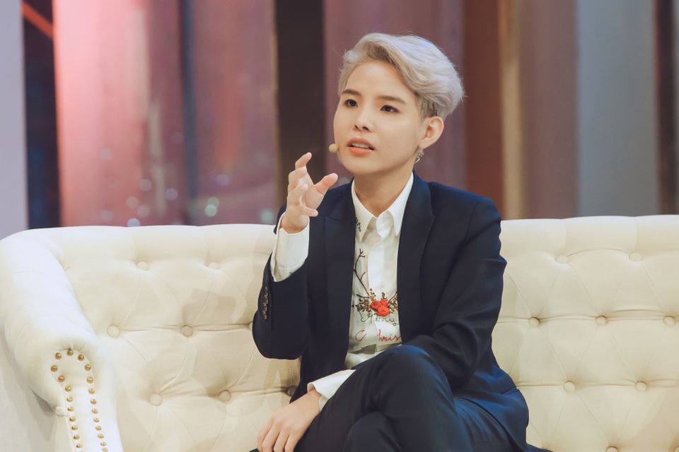 Vũ Cát Tường tiết lộ đã có người yêu, không muốn bị soi giới tính - 1 Vũ Cát Tường lần đầu chia sẻ chuyện tình cảm, quan điểm trong tình yêu.