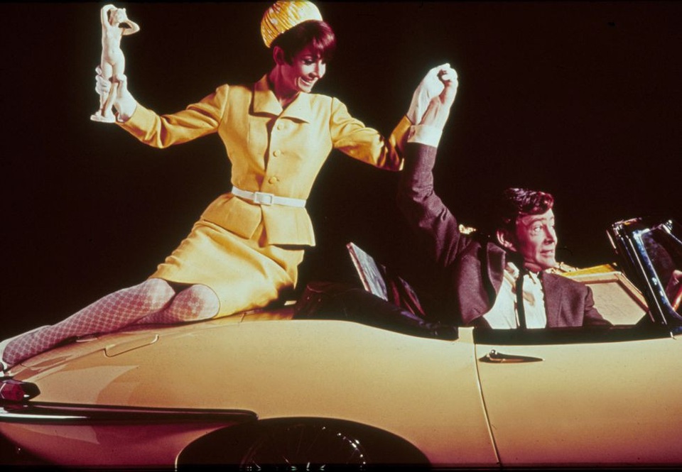 Audrey Hepburn và những bộ váy tuyệt đẹp của Givenchy - 23
Sự kết hợp giữa Audrey Hepburn và Givenchy đã đưa cả 2 người tới đỉnh cao danh vọng