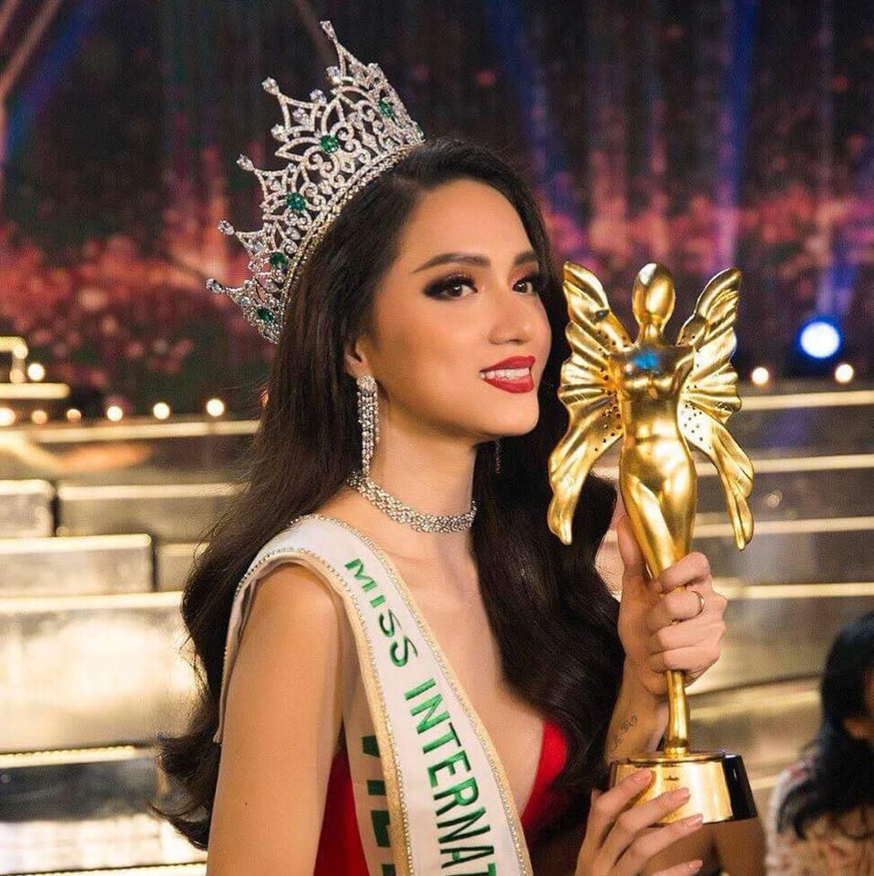 Chốn đi về sang trọng, ấm cúng của Hoa hậu chuyển giới Quốc tế Hương Giang - 1 Sự kiện Hương Giang đăng quang Hoa hậu Chuyển giới Quốc tế 2018 đã được nhiều tờ báo trong và ngoài nước thông tin với nhiều lời khen về hành trình nỗ lực của cô để vươn tới vương miện.