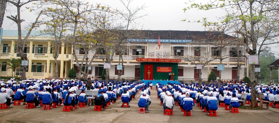 Nuôi lợn đất khuyến học, giúp bạn nghèo đến trường - 1 Nuôi lợn đất khuyến học, giúp bạn nghèo đến trường - 1