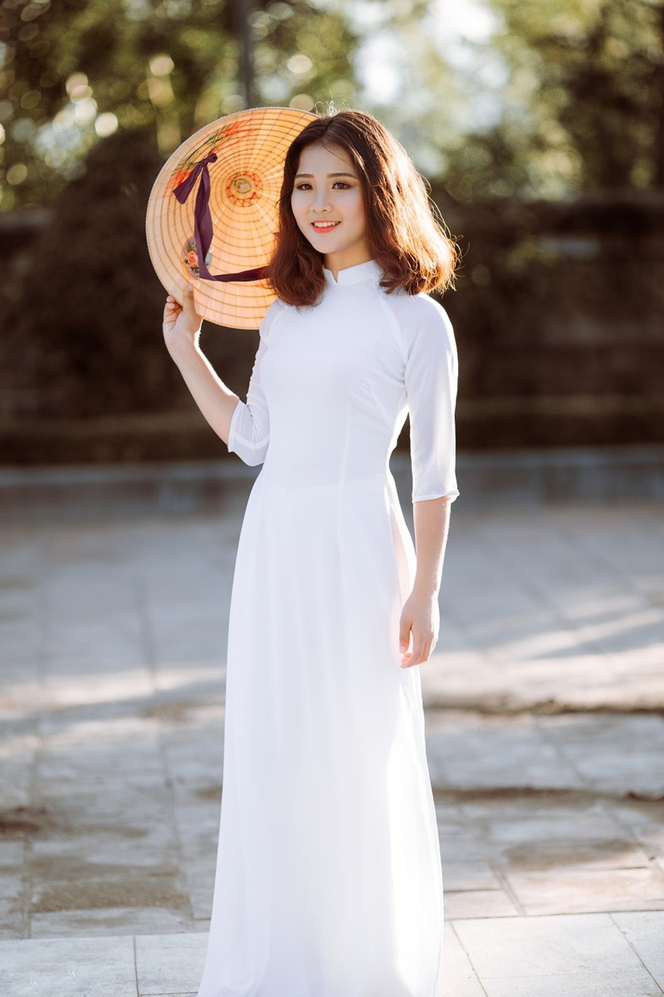 Thiếu nữ xứ Nghệ duyên dáng trong bộ ảnh chia tay tuổi học trò - 7 Cùng ngắm nhìn thêm một số hình ảnh dịu dàng, thướt tha của nữ sinh xứ Nghệ.