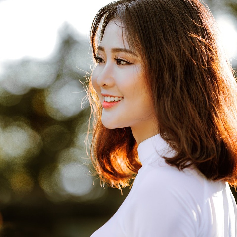 Thiếu nữ xứ Nghệ duyên dáng trong bộ ảnh chia tay tuổi học trò - 2 Nguyễn Phượng yêu trẻ con, mến những nụ cười trong trẻo, hồn nhiên nên cô đã tâm niệm rằng dù làm nghề gì thì Tâm luôn là điều cần thiết, nghề “gõ đầu trẻ” điều đó lại càng quan trọng hơn.
