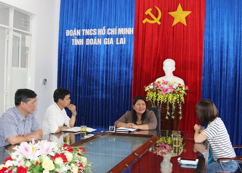 Hành trình thầm lặng của nhóm bạn trẻ thổi bùng “ngọn lửa Tây Nguyên” - 3 Phó Bí thư tỉnh đoàn Gia Lai trong buổi làm việc với PV Dân trí