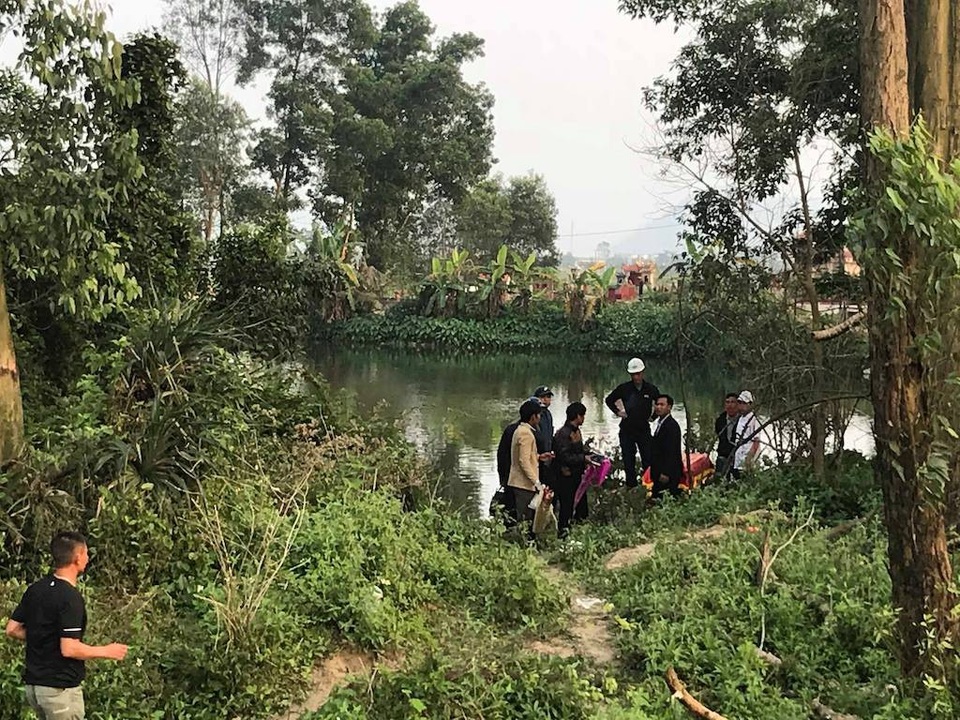 Nghi án người đàn ông bị sát hại ở công viên bỏ hoang - 3 Vị trí nơi nam thanh niên treo cổ tự tử.