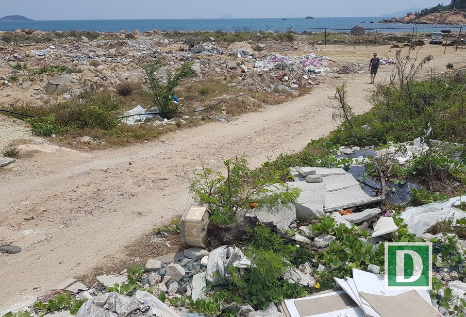 Sở KH&ĐT tỉnh Khánh Hòa cho biết, lý do thu hồi dự án vì nhà đầu tư không thực hiện đúng theo nội dung quy định tại giấy CNĐT; không thực hiện đảm bảo thời gian gia hạn tiện độ của UBND tỉnh Khánh Hòa và bị xử phạt nhưng tiếp tục vi phạm; nhà đầu tư không có khả năng khắc phục điều kiện ngừng hoạt động