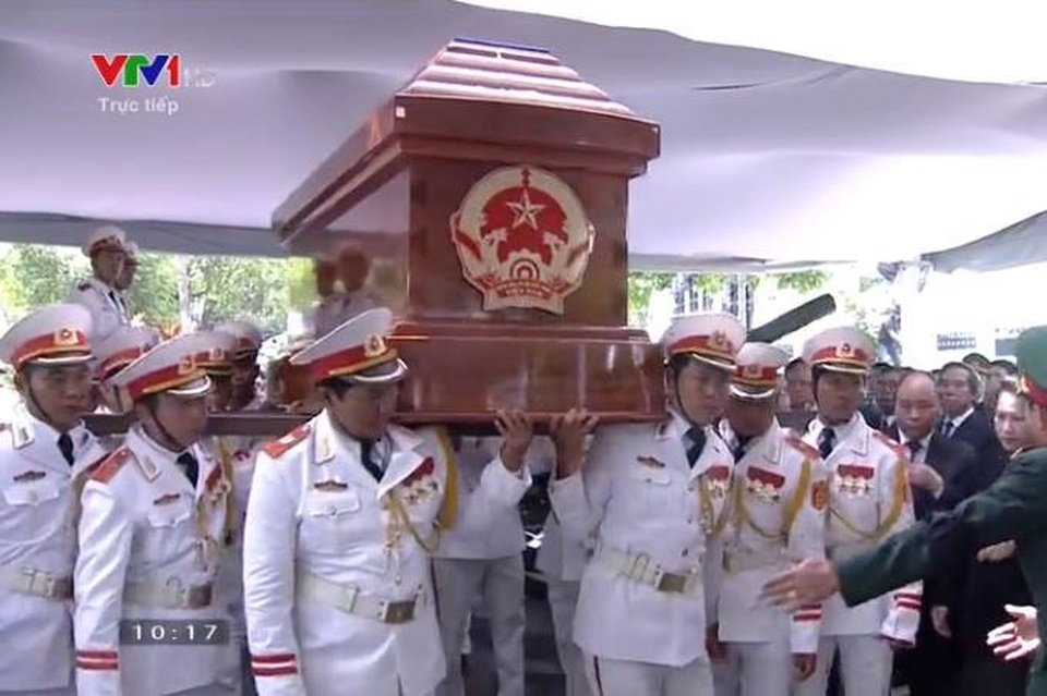 Nguyên Thủ tướng Phan Văn Khải được an táng bên mộ người vợ quá cố - 12 Nguyên Thủ tướng Phan Văn Khải được an táng bên mộ người vợ quá cố - 12