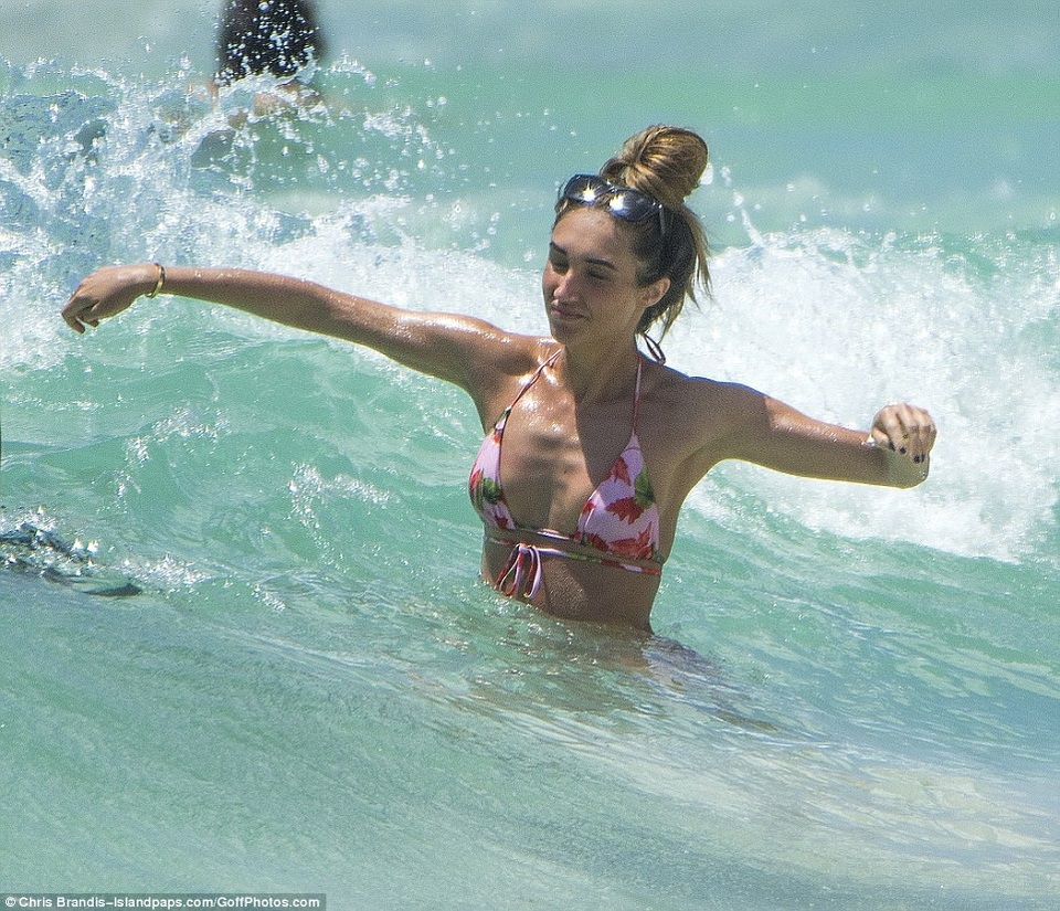 
Anh làm tất cả để được bạn gái tha thứ nhưng Megan McKenna đã mất niềm tin và quyết tâm không hàn gắn.
