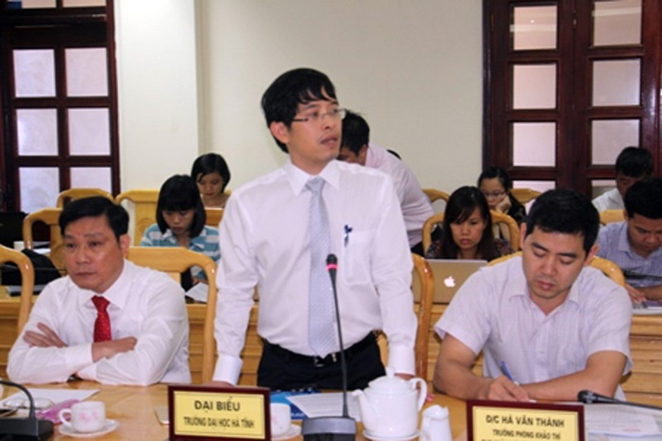 Sinh viên ĐH Hà Tĩnh "thèm khát" giáo viên nước ngoài: Lãnh đạo tỉnh lên tiếng! - 1
PGS.TS. Nguyễn Đình Thọ - Hiệu trưởng Trường ĐH Hà Tĩnh.