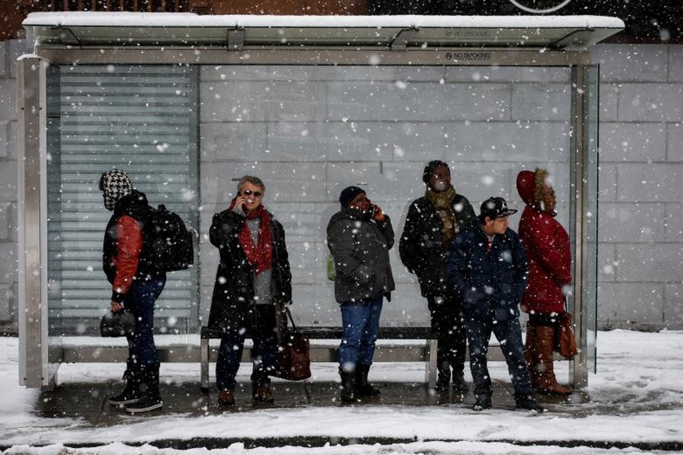 Nhiều hộ gia đình bị mất điện ở New Jersey và Pennsylvania do ảnh hưởng của bão tuyết. Cuộc sống của nhiều người dân cũng bị ảnh hưởng.