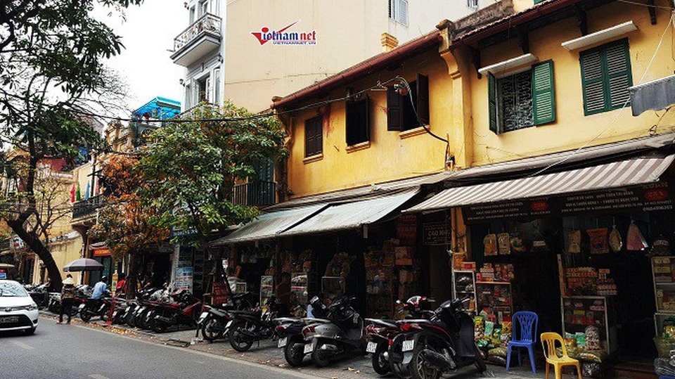 Ngôi nhà rộng 150 m2 có tuổi đời hơn 100 năm tuổi ở phố Lãn Ông, Hoàn Kiếm, Hà Nội được nhiều người trả giá lên tới bạc tỷ nhưng gia chủ vẫn lắc đầu. Lý do bởi nơi đây gắn liền với nghề bốc thuốc chữa bệnh lâu đời của gia tộc họ Phó.