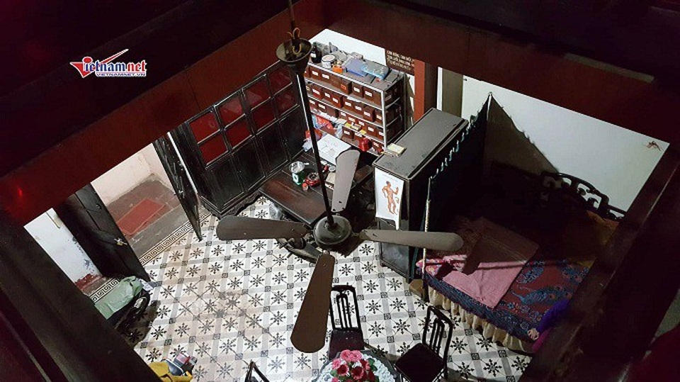 Trước đây trong việc thiết kế không gian nhà ở người dân chưa cần những khoảng không gian riêng tư như ngày nay, vì vậy việc xuyên suốt từ không gian phòng này sang phòng khác là đặc trưng nổi bật của nhà ở thời kỳ đó.