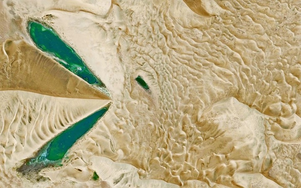 Ngỡ ngàng với những bức ảnh vệ tinh cực kỳ ấn tượng - 15 Ngỡ ngàng với những bức ảnh vệ tinh cực kỳ ấn tượng - 15