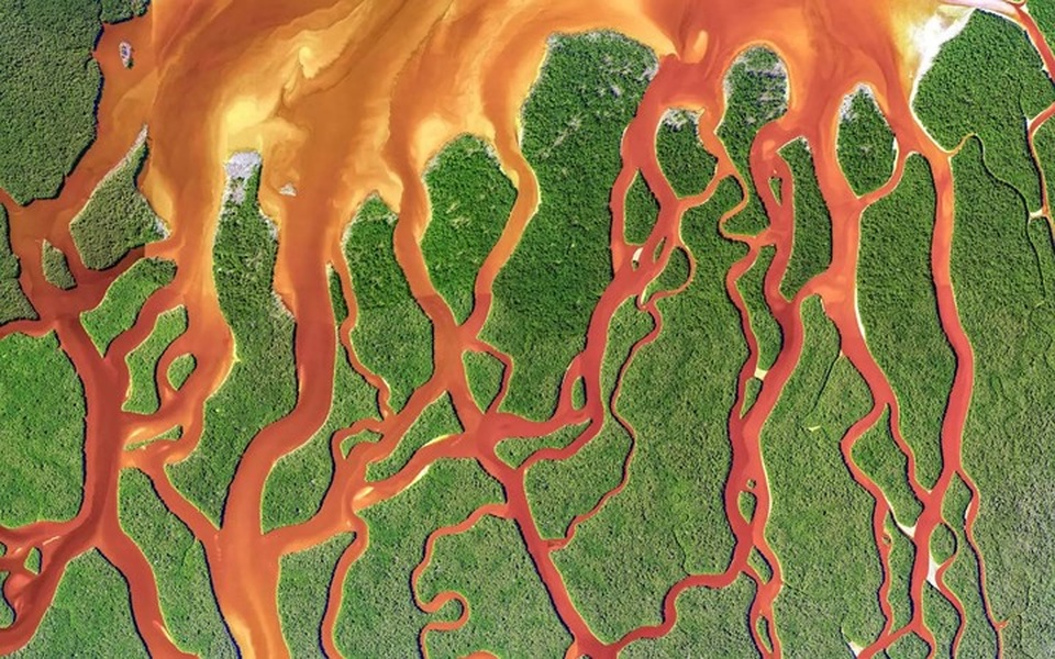 Ngỡ ngàng với những bức ảnh vệ tinh cực kỳ ấn tượng - 17 Ngỡ ngàng với những bức ảnh vệ tinh cực kỳ ấn tượng - 17