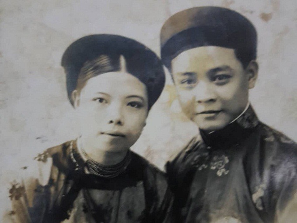 Vợ chồng thầy lang Phó Đức Định (thường được gọi là ông bà Gia Hội) ông bà nội của ông Quế. Những năm đầu thế kỷ 20, nhờ nghề đông y gia truyền, nổi tiếng khắp xa gần nên gia đình thầy lang Định có cuộc sống rất sung túc, đủ đầy.