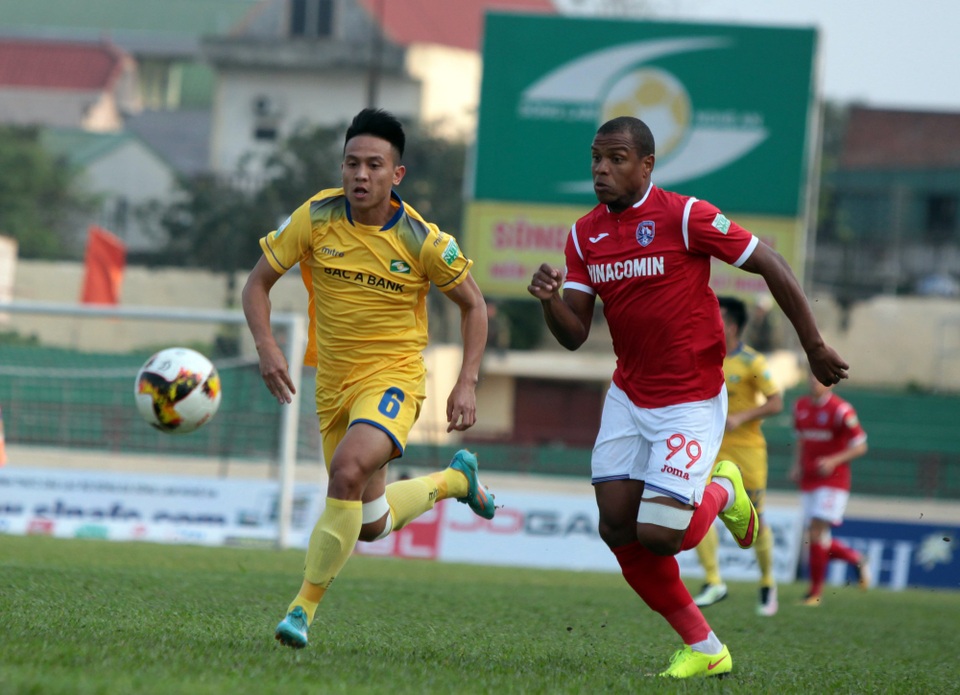 Ngôi sao U23 Việt Nam đá chính, SL Nghệ An hòa Than Quảng Ninh - 3
Hai đội đành hài lòng với kết quả hòa - Ảnh: Gia Hưng