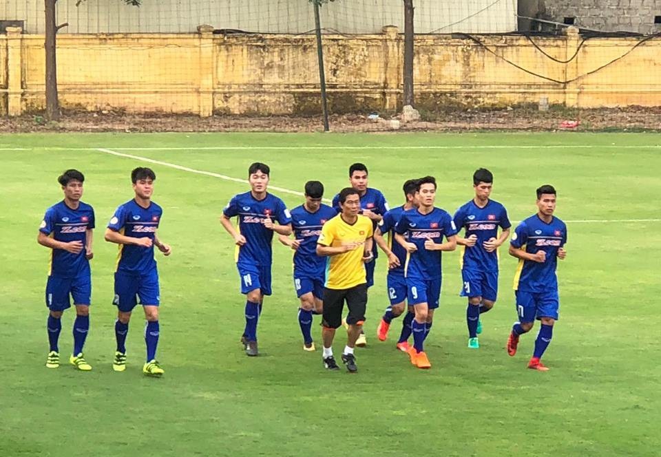 Tổng thống Hàn Quốc: "Nếu không có bão tuyết, U23 Việt Nam đã vô địch" - 4 Sau cuộc giao lưu, các cầu thủ U23 Việt Nam tiếp tục tập luyện cùng Huấn luyện viên và các trợ lý kỹ thuật (ảnh: Như Quỳnh)
