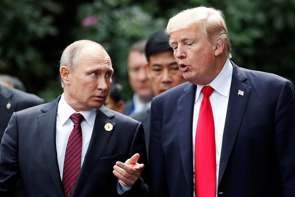 Nhà Trắng quyết tìm ra người rò rỉ lùm xùm quanh cuộc gọi chúc mừng ông Putin - 1
Tổng thống Mỹ Donald Trump (phải) và người đồng cấp Nga Vladimir Putin (Ảnh: Reuters)