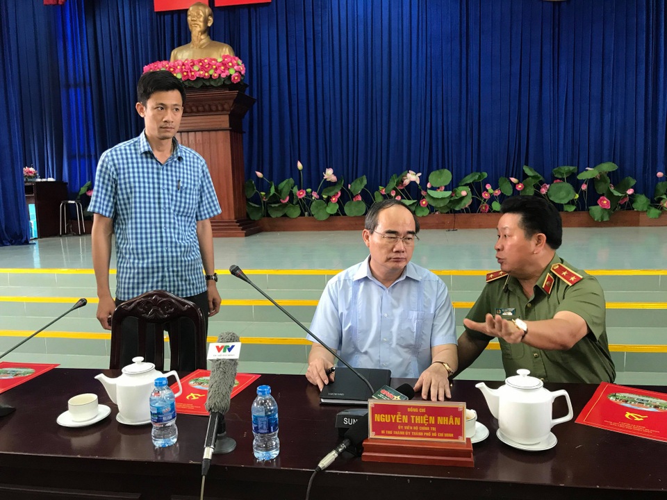 Họp báo vụ cháy 13 người chết: Cửa ngăn cháy bị... chèn đá! - 1 Họp báo vụ cháy 13 người chết: Cửa ngăn cháy bị... chèn đá! - 1