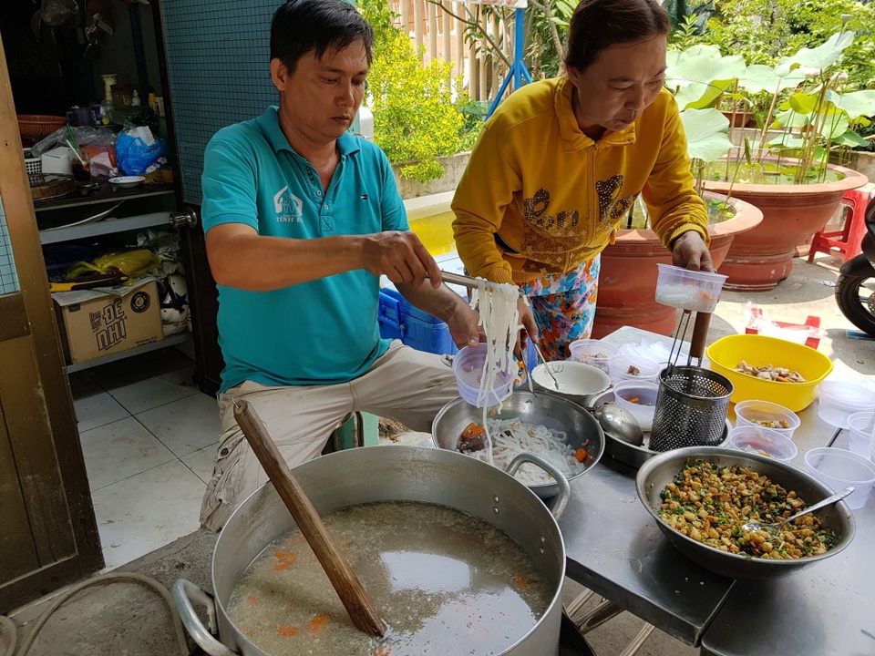 Vụ cháy chung cư, 13 người thiệt mạng: Tình người trong cơn hỏa hoạn - 1 Vụ cháy chung cư, 13 người thiệt mạng: Tình người trong cơn hỏa hoạn - 1