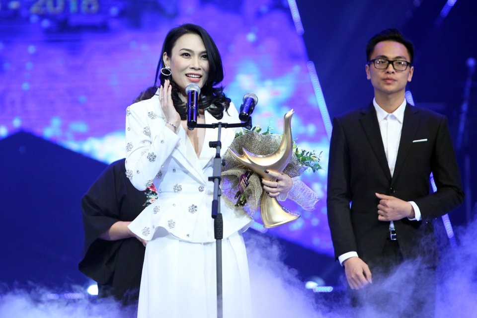 Mỹ Tâm giành cú đúp Ca sĩ của năm và Album của năm - 9
Giải thưởng được chờ đợi nhất, Ca sĩ của năm thuộc về Mỹ Tâm.