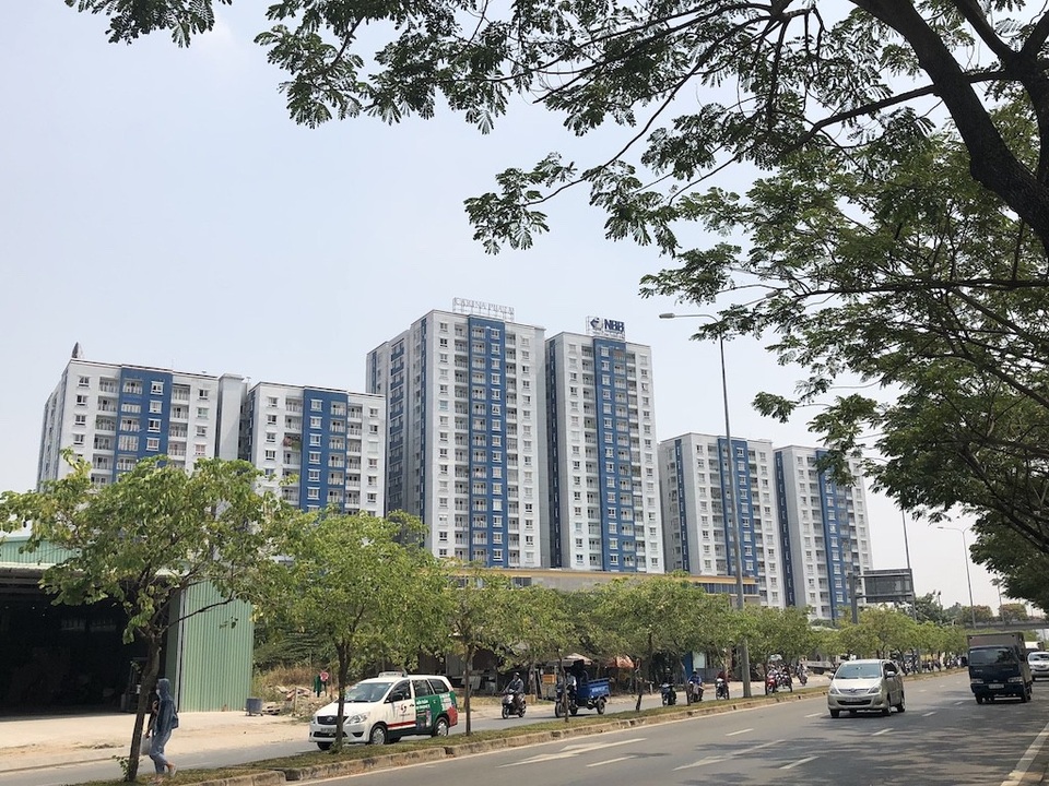 Hình ảnh hàng trăm ô tô, xe máy biến dạng trong hầm chung cư cháy - 17 3 block A - B - C chung cư Carina Plaza nơi xảy ra vụ cháy
